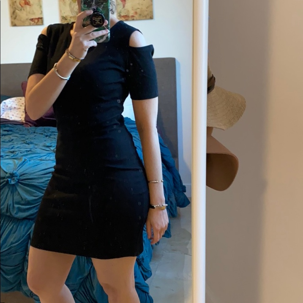 Black or green shoulder cut out dress - Picture 5 of 9